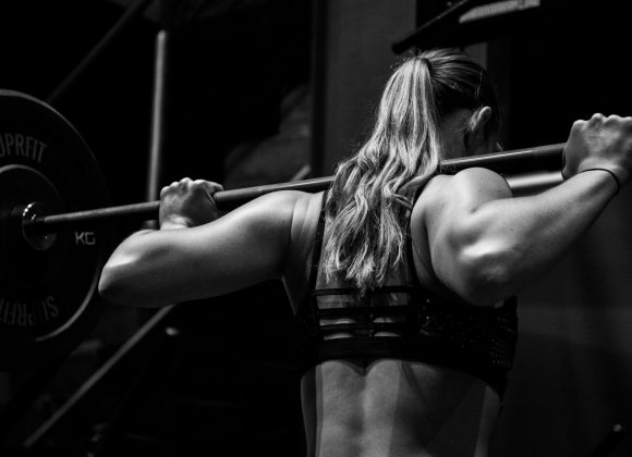 woman lifting barbell